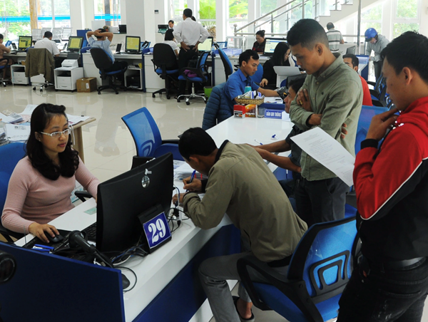 Thu hồi giấy phép lái xe nhiều trường hợp do gian dối khai báo khi cấp, đổi