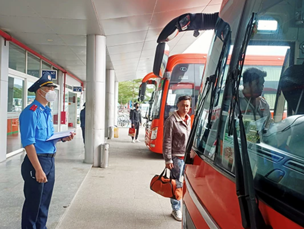 Đà Nẵng: Thu hồi phù hiệu, biển hiệu hơn 40 đơn vị vận tải vi phạm tốc độ