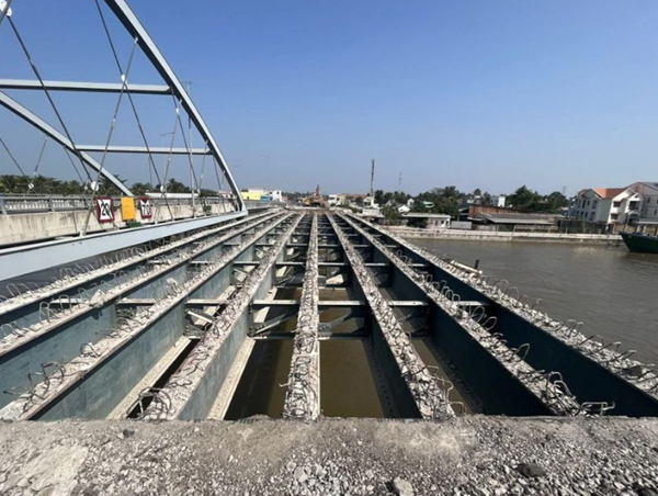 Vướng mặt bằng, dự án nâng tĩnh không các cầu ở ĐBSCL gặp khó