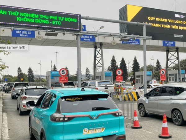 Lưu lượng xe đi làn ETC tại Nội Bài cao gấp 1,8 lần làn truyền thống