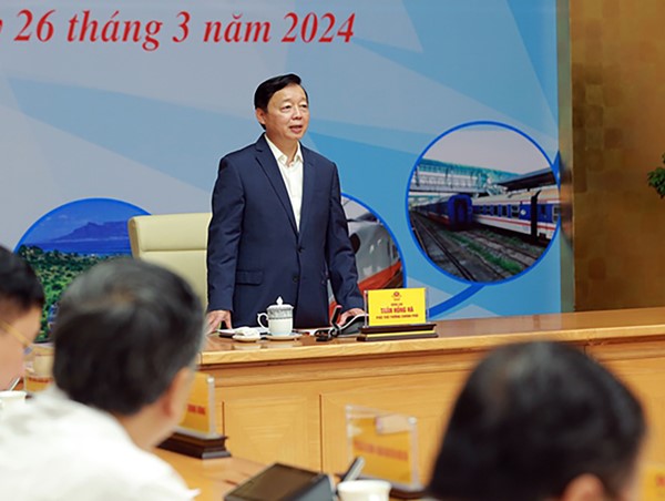 Tiếp tục xem xét đề xuất đường sắt tốc độ cao 350km/h