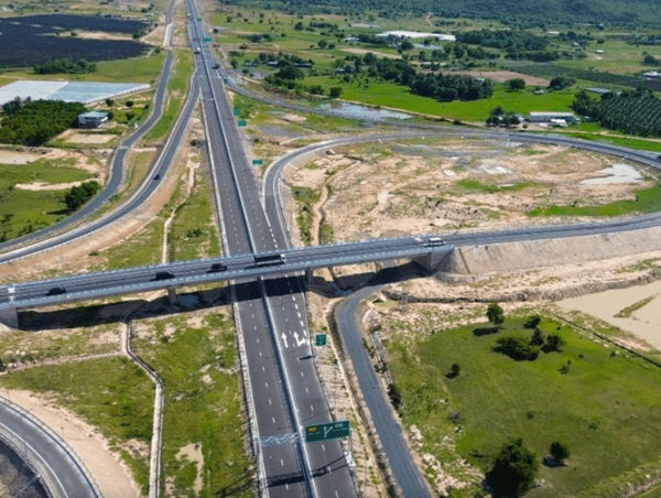 Cao tốc Cam Lâm - Vĩnh Hảo sẵn sàng thông xe dịp 30/4
