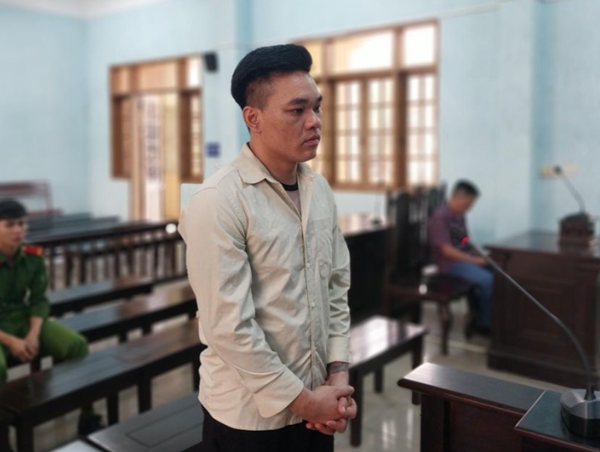 Án tù 13 năm dành cho thanh niên ngang nhiên trộm xe ô tô biển xanh của Công an