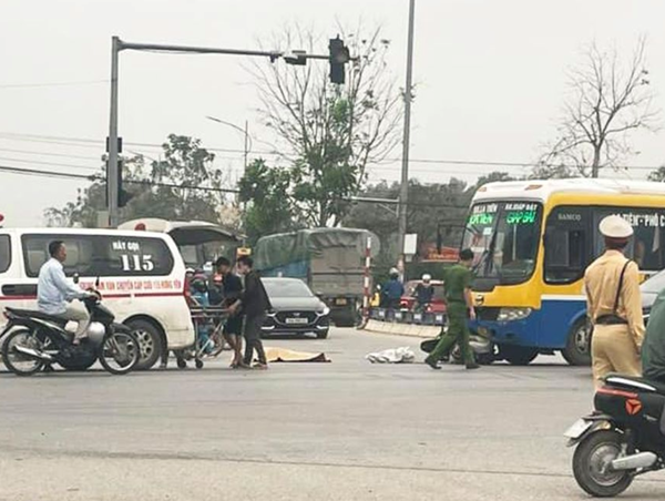 Xe khách đâm xe máy ở Hưng Yên, 2 phụ nữ thương vong