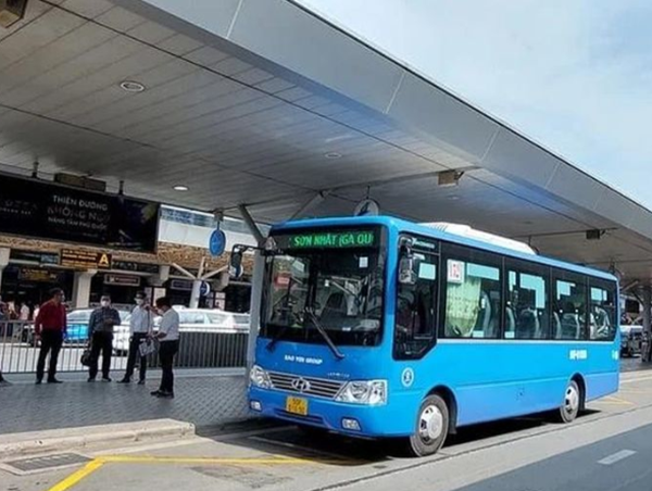Làm cách nào giải bài toán sân bay Tân Sơn Nhất đông khách, xe buýt vẫn ế?