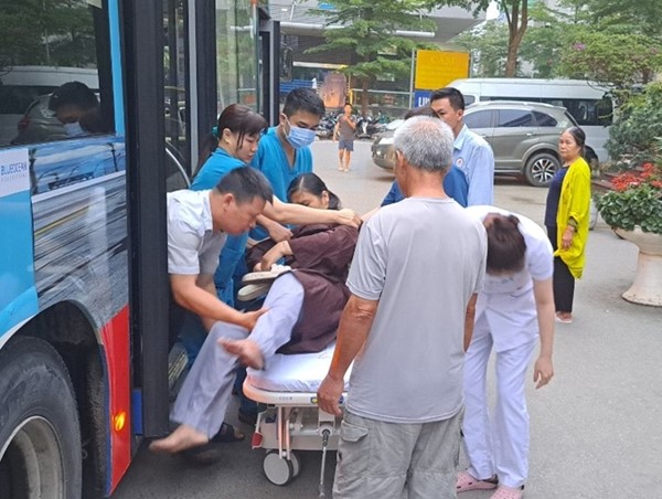 Hà Nội: nhân viên xe buýt tuyến 62 sơ cứu kịp thời hành khách bị co giật, ngất xỉu