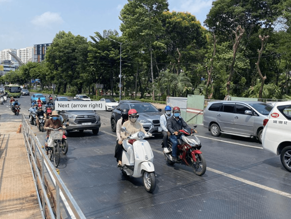 Thông xe cầu vượt tạm ở cửa ngõ sân bay Tân Sơn Nhất