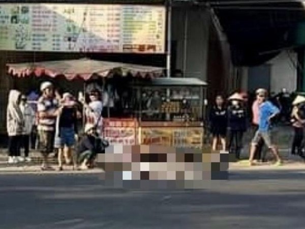 Xe đạp điện va chạm xe tải, 1 học sinh lớp 9 tử vong