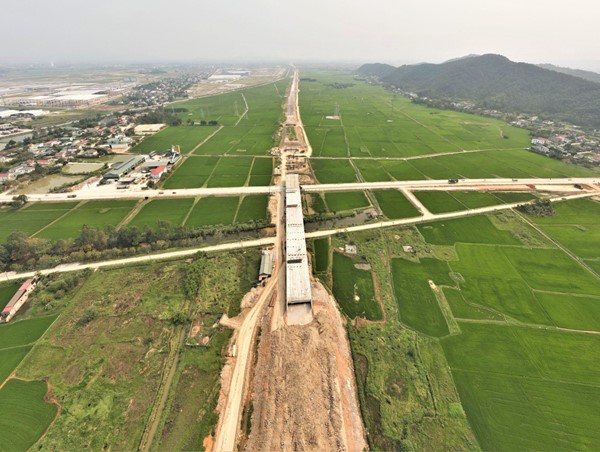 Cấp thêm 2 mỏ đất san lấp phục vụ thi công cao tốc Bắc - Nam