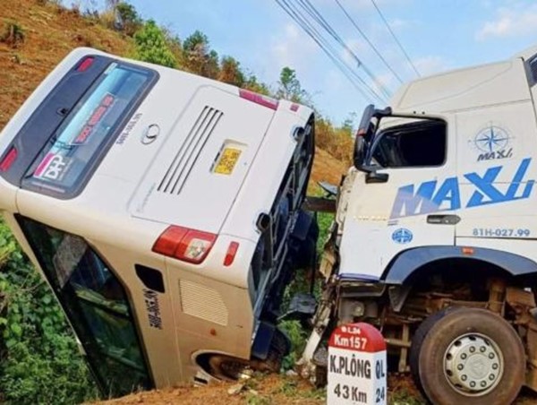 Vụ đoàn cán bộ quản lý thị trường TP Hồ Chí Minh bị nạn: Khởi tố vụ án