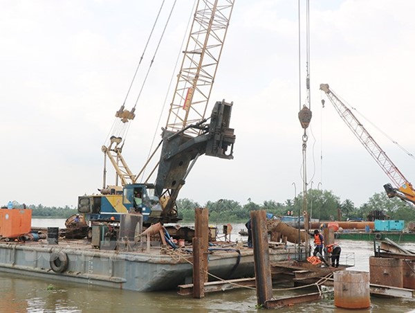 Thứ trưởng Bộ GTVT yêu cầu sớm nâng tĩnh không 3 cây cầu ở Đồng Tháp