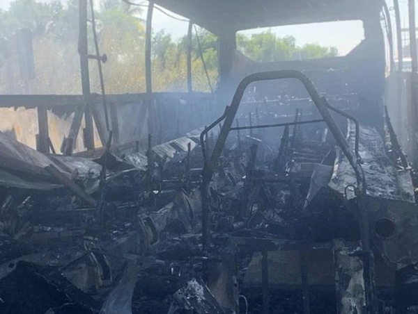 22 hành khách kịp thời thoát khỏi xe khách bốc cháy trên cao tốc