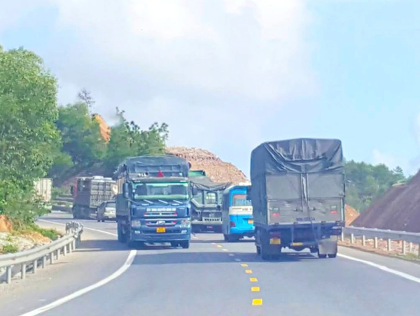 Hai nhà thầu bị phê bình do chậm bảo hành công trình tuyến tránh TP Huế