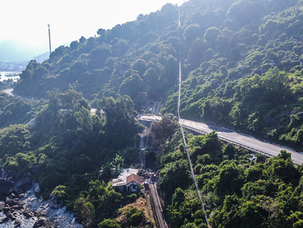 Ô tô được phép qua đèo Cả sau sự cố sạt lở hầm Bãi Gió