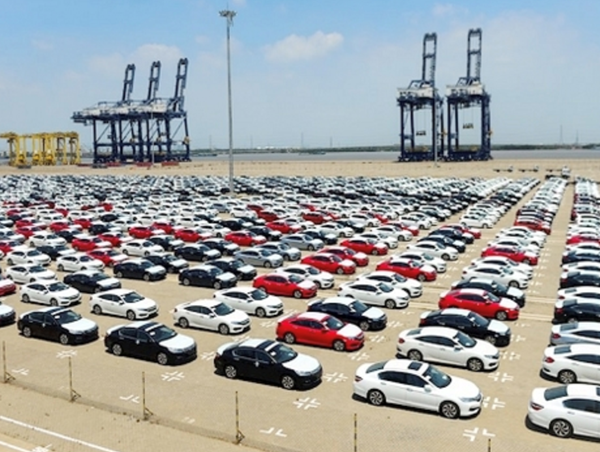 Ô tô nguyên chiếc đăng ký nhập khẩu tăng 6.210 chiếc trong tháng 3/2024