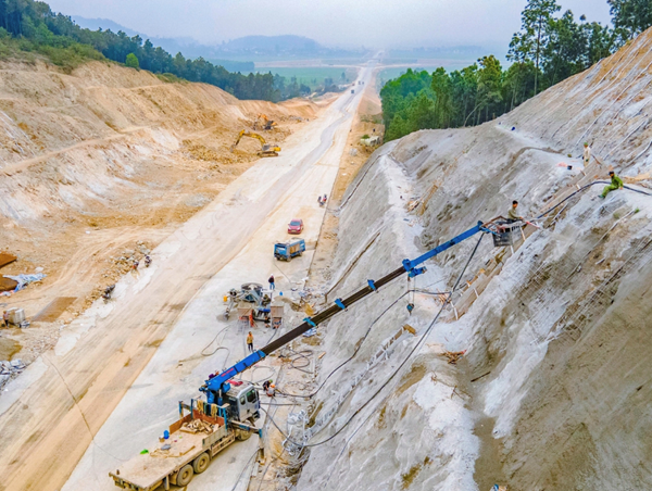 Năm 2024, kế hoạch vốn đầu tư công của Bộ GTVT lên tới 73.000 tỷ đồng