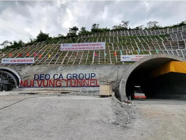 Sớm khai thác hai ống hầm núi Vung để tăng tính an toàn, tiết giảm chi phí