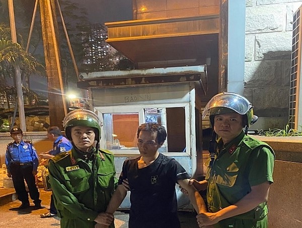 Cảnh sát truy bắt tên trộm trên phố Hà Nội