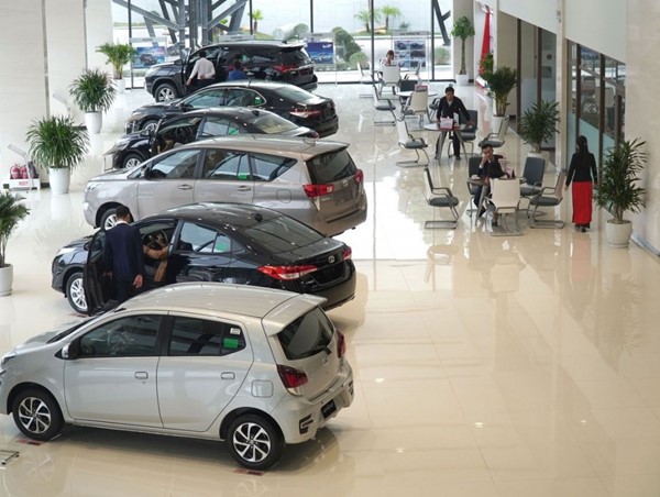 Doanh số ô tô tiếp tục giảm trong tháng 4