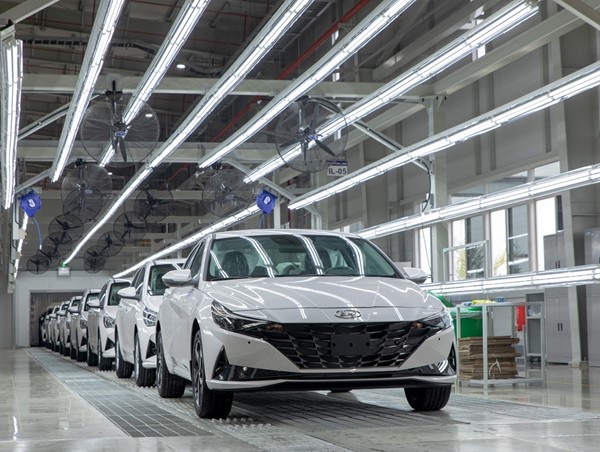 Từ 1/7 phí trước bạ ô tô, VAT dự kiến giảm như thế nào?