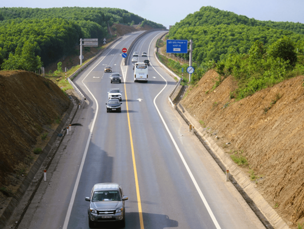 Sớm khởi công dự án mở rộng cao tốc Cam Lộ - La Sơn