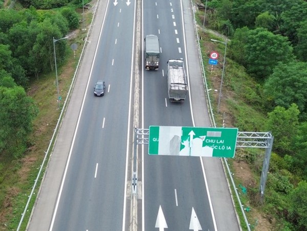 VEC thông tin về biển báo trên cao tốc Đà Nẵng - Quảng Ngãi bị bong tróc