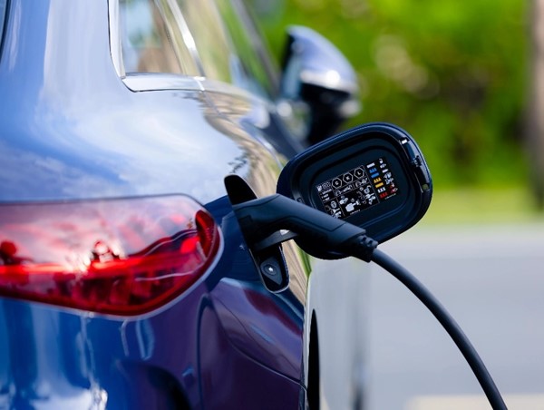 Bảo vệ pin ô tô điện trong thời tiết nắng nóng như thế nào đúng cách?