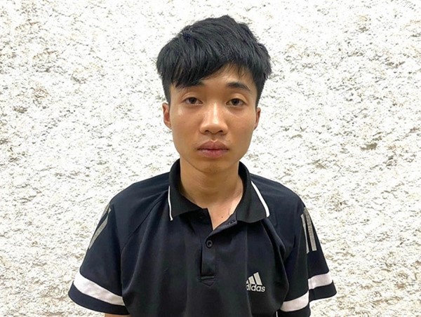 Nam thanh niên đi Exciter tông thẳng vào cảnh sát rồi bỏ chạy