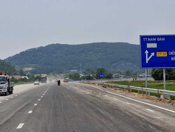 Yêu cầu quyết liệt thi công cao tốc Diễn Châu - Bãi Vọt để thông xe vào 30/6