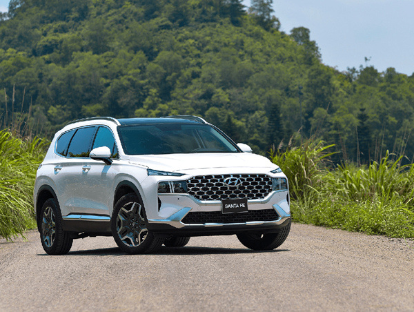Hyundai SantaFe 2024 giảm cao nhất 100 triệu đồng trong tháng 6