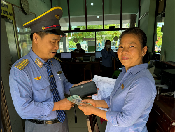 Trả lại hơn 20 triệu đồng cho nữ hành khách bỏ quên trên tàu Thống Nhất