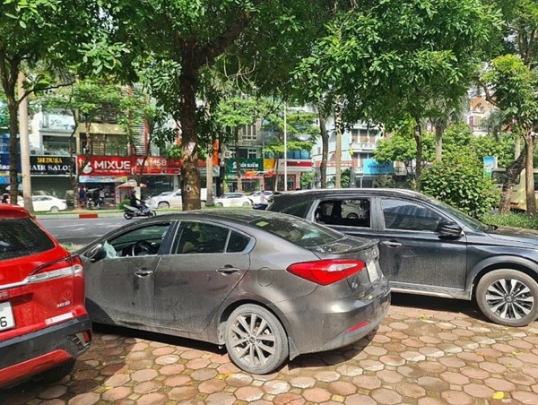 Xử lý thế nào vụ hàng loạt ô tô bị đập vỡ kính ở Hà Đông?