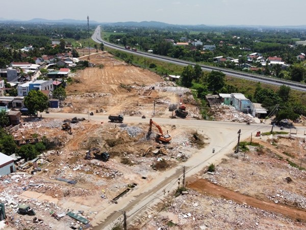 Khai thông điểm “khó nhằn” trong mặt bằng cao tốc Quảng Ngãi - Hoài Nhơn