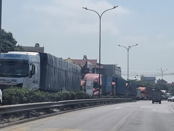 Vì sao quốc lộ 5 qua địa phận Hải Dương thường xuyên xảy ra ùn tắc?