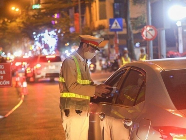 Lấy ý kiến đại biểu Quốc hội hai phương án cấm nồng độ cồn khi lái xe