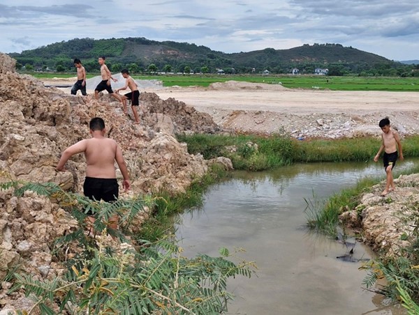 Hà Tĩnh: nguy cơ mất an toàn trên công trường cao tốc Bắc - Nam