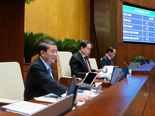 Luật Trật tự, an toàn giao thông đường bộ chính thức được Quốc hội thông qua