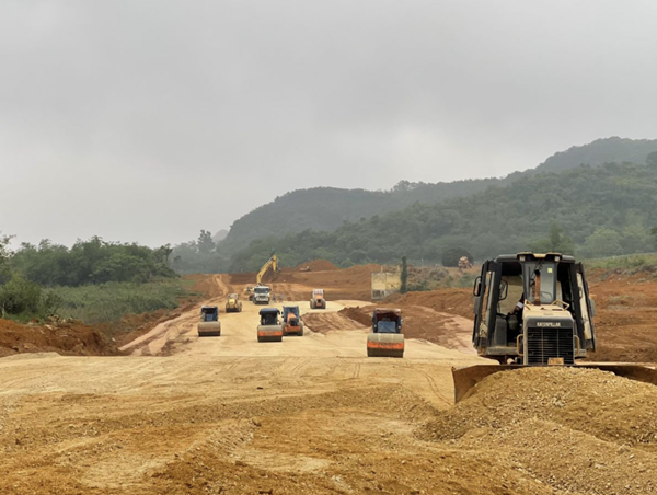 Thí điểm mở rộng sử dụng cát biển đắp nền tại cao tốc Hậu Giang - Cà Mau