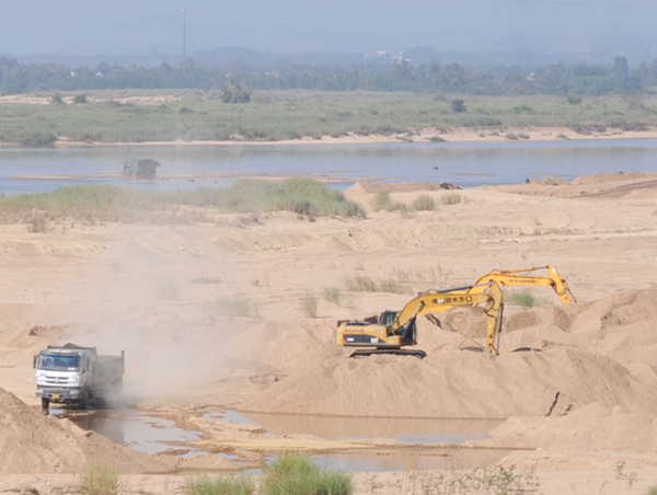 Doanh nghiệp khai thác cát vượt khối lượng để làm cao tốc bị phạt 300 triệu