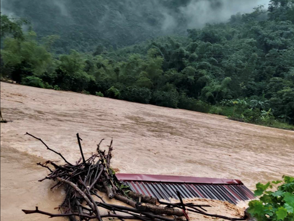 Mưa lớn gây ngập, lũ quét và sạt lở ảnh hưởng giao thông tại Hà Giang, Lạng Sơn