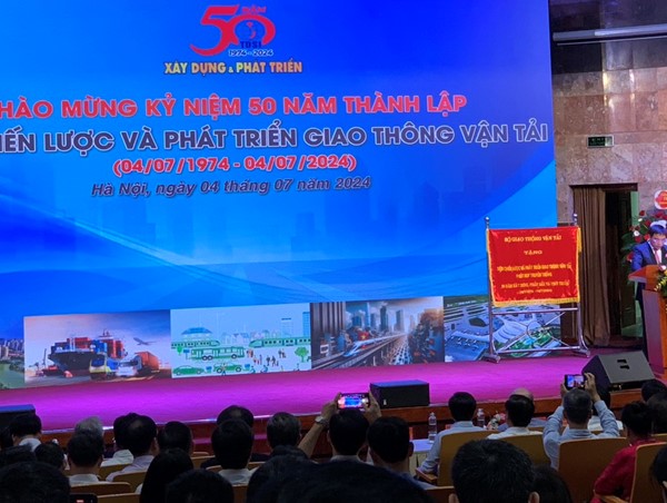 Tập trung nguồn lực nghiên cứu, hoàn thiện đề án phát triển công nghiệp đường sắt