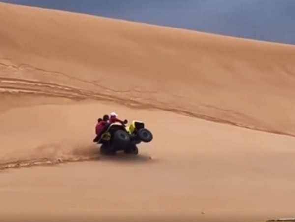 Bình Thuận: Cho nghỉ việc người lái xe địa hình chở du khách nghiêng 2 bánh