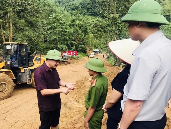 Vụ sạt lở vùi lấp xe khách: hành khách cuối cùng may mắn thoát nạn