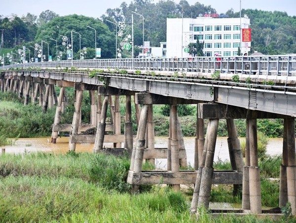 Vì sao cầu Trà Khúc 1 bị đề xuất dừng khởi công?