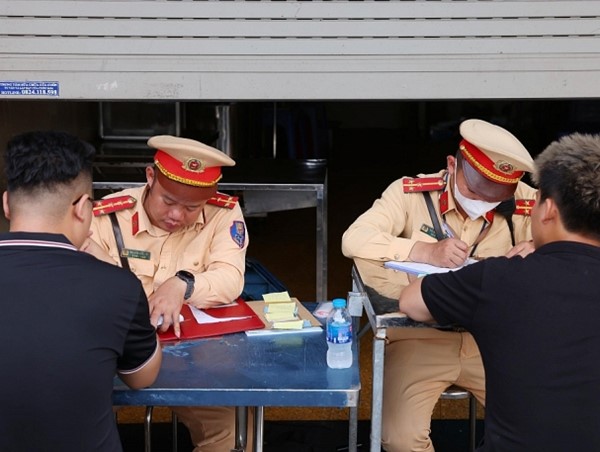 Gã trai mang ma túy đi “dạo phố” gặp ngay tổ công tác đặc biệt