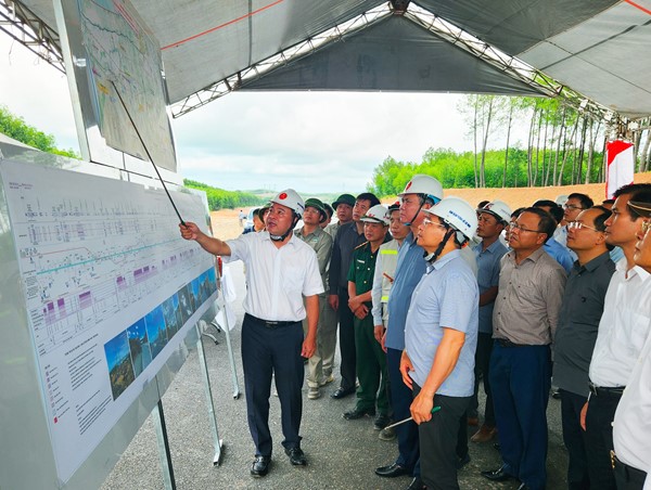 Tăng tốc thi công để kịp thông xe cao tốc Vạn Ninh - Cam Lộ vào 30/4/2025