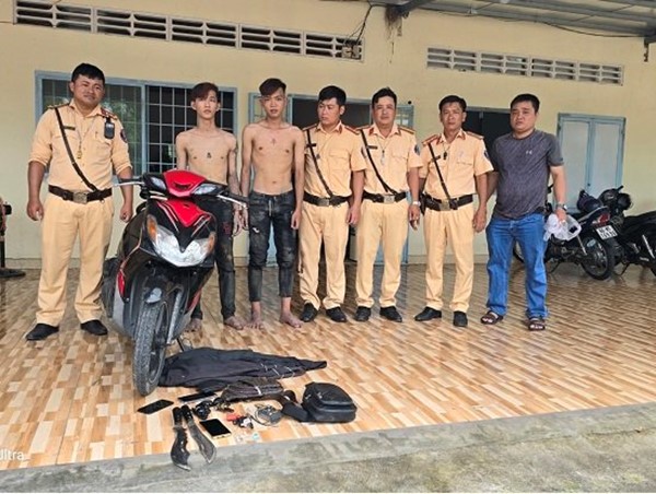 Bắt nhóm đối tượng mang súng, dao tự chế cướp giật liên tỉnh