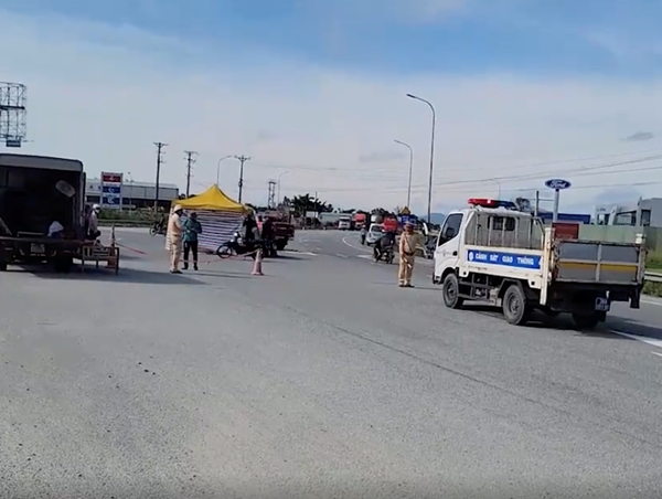 Trên đường đi bốc thuốc về, 1 người đàn ông đi xe máy bị xe tải chèn tử vong