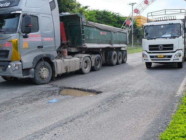 Vĩnh Phúc: đường Nguyễn Tất Thành hư hỏng xuống cấp và trách nhiệm của các bên