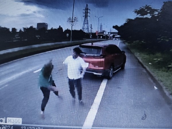 Vĩnh Phúc: tài xế điều khiển ô tô đánh võng, gây gổ trên cao tốc Nội Bài – Lào Cai